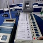 EVM मशीनें गड़बड़ी , अफसर हैरान, मतदाता परेशान